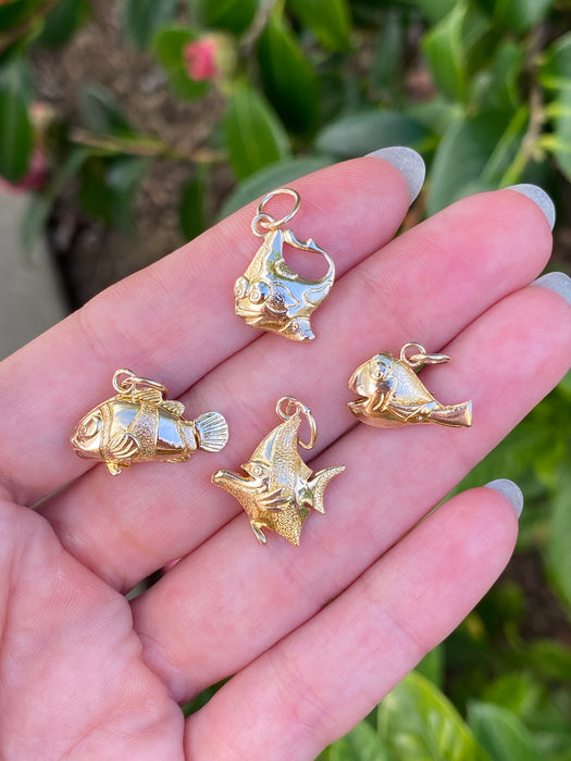 18k fish friend charm pendant