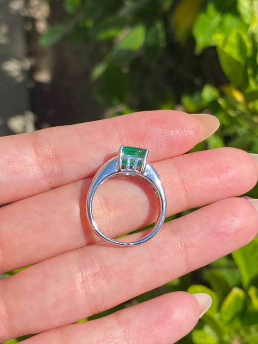 18k white gold emerald and diamond ring size 6.25