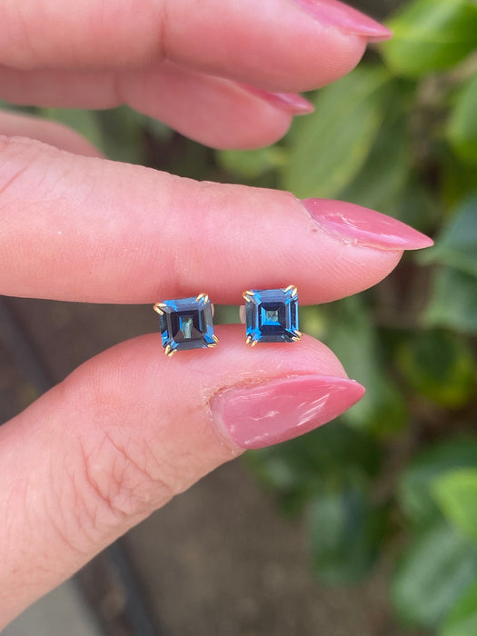 18k London blue topaz stud earrings