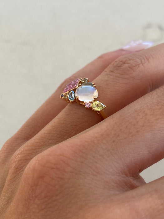 Vintage 18K Rose Gold Invisible Set Sapphire & Moonstone Gemstone Ring
