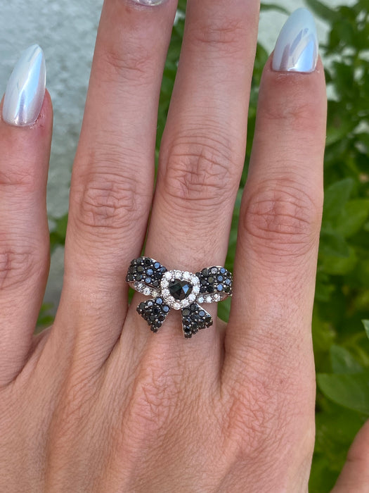 Vintage 18K White Gold Black & White Diamond Heart Bow Ring