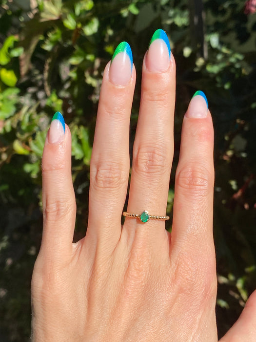 14k emerald bead ring size 6.5