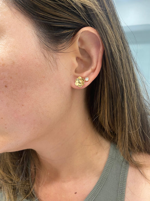14K Gold Flower Stud Earrings