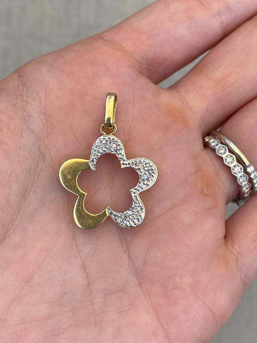 18k diamond flower pendant