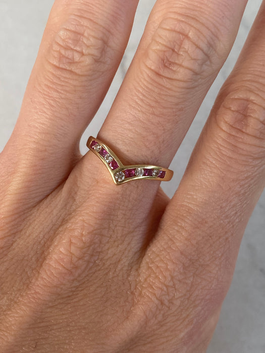 Vintage 18K Gold Ruby & Diamond Chevron Ring