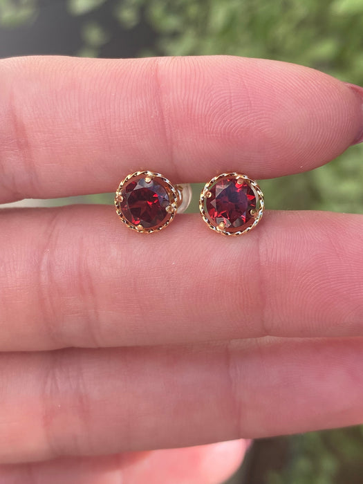 18k garnet stud earrings