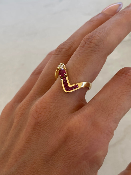 Vintage 18K Gold Ruby & Diamond Chevron Wave Ring