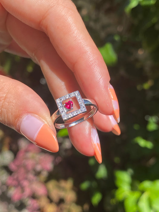 18k white gold diamond ruby heart ring size 5.5