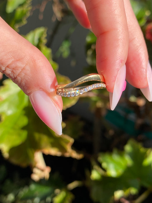 Vintage 18K Gold Diamond Wave Ring – Two Row Wavy Band