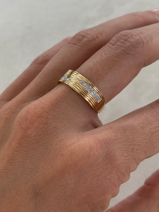 14K Wavy Diamond Band Ring
