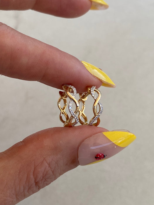 14K Gold Wavy Double-Row Diamond Huggie Earrings