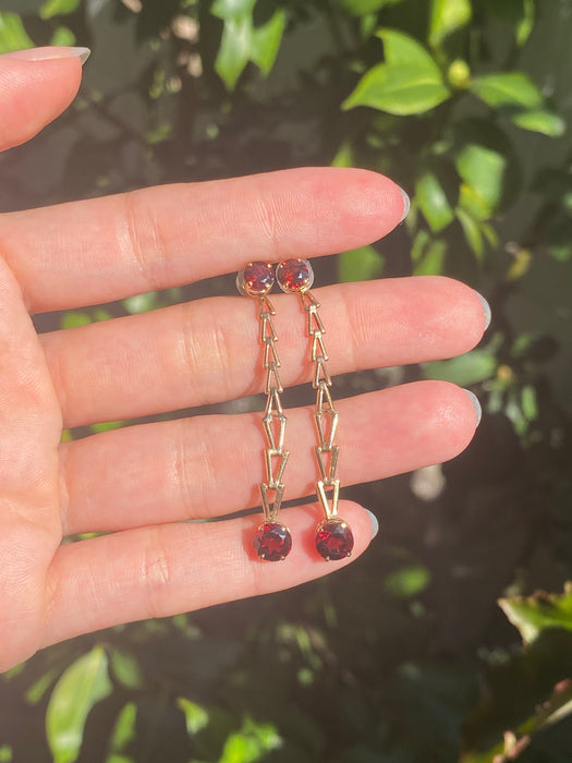 14k garnet v link earrings