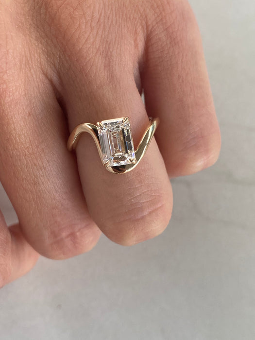 14K 2.04 Carat Wavy Emerald-Cut Lab Diamond Ring