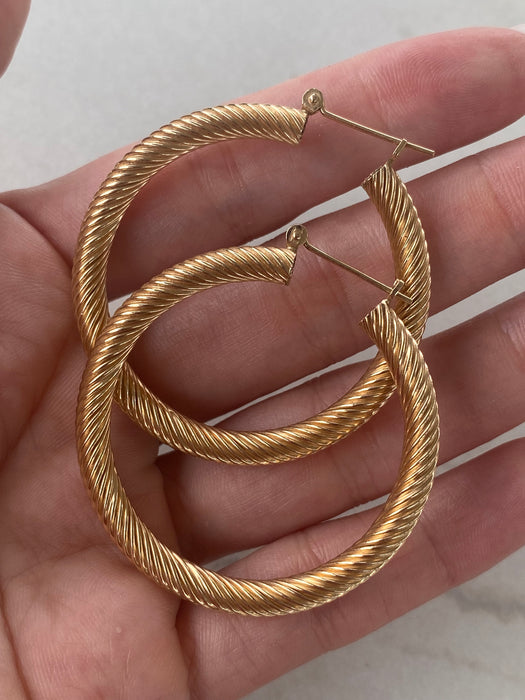 14K Vintage Ribbed Croissant Hoop Earrings
