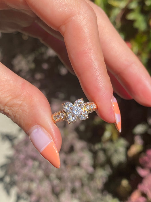 18k diamond flower ring size 5.75