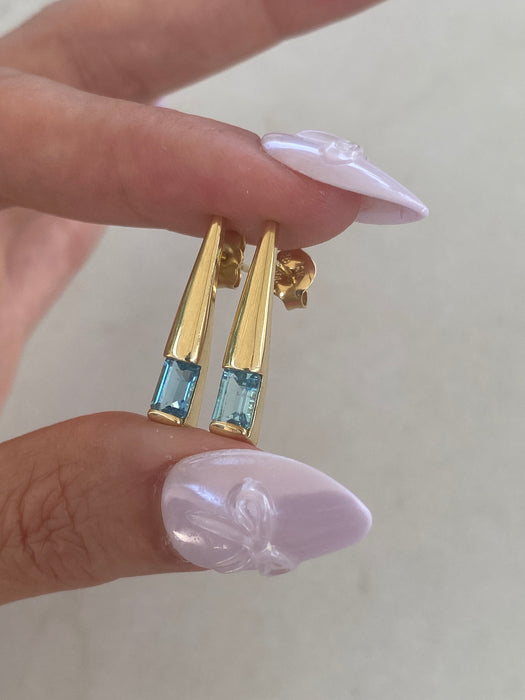 Vintage 14K Gold Blue Topaz Pointed Stud Earrings
