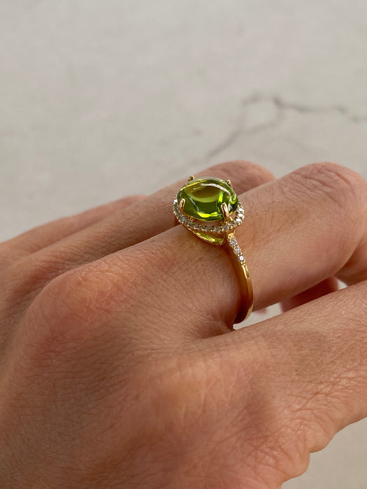 Vintage 18K Gold Cabochon Peridot & Diamond Halo Ring