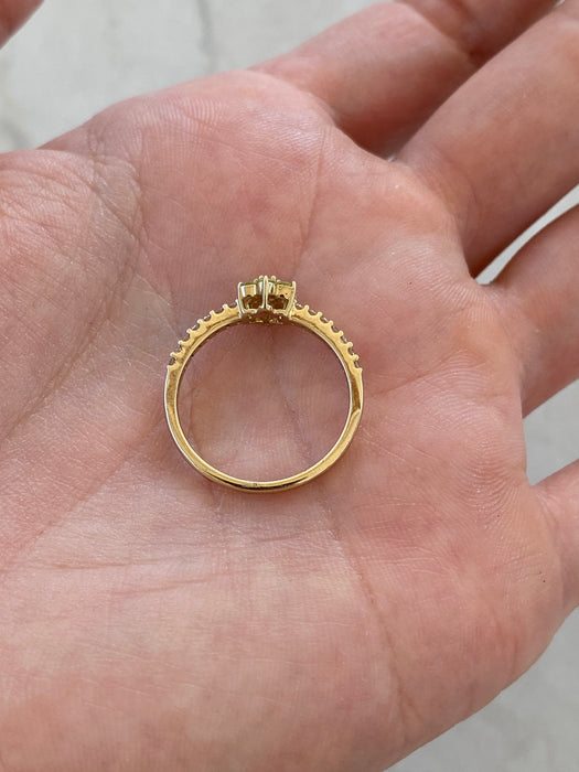10K Peridot & Diamond Flower Ring