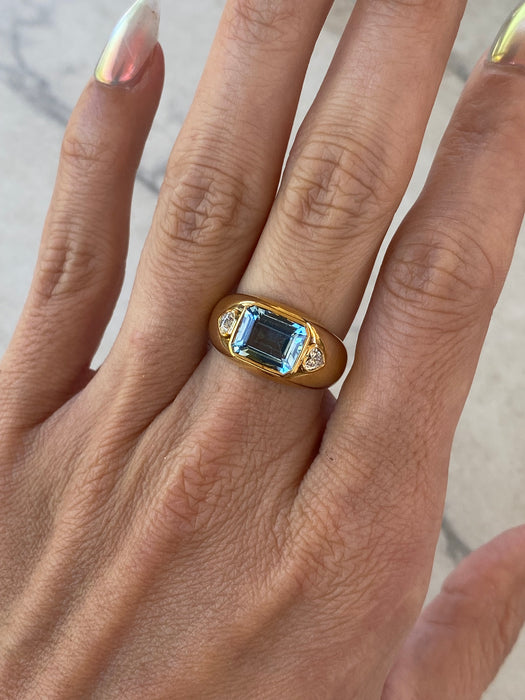 Vintage 18K Gold Bezel-Set Emerald Cut Aquamarine Heart Ring – 1.98 Carats