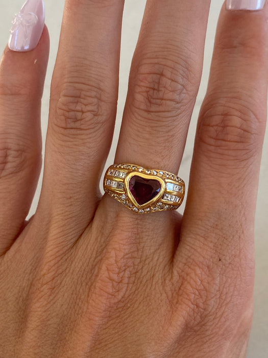 Vintage 18K Yellow Gold Natural Ruby Heart & Diamond Ring
