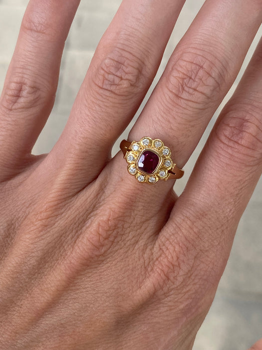 Vintage 18K Ruby & Diamond Flower Ring