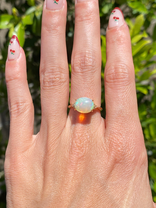 Vintage 18K Gold Opal & Diamond Ring