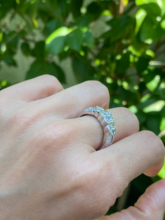 18k white gold diamond flower ring size 6.75