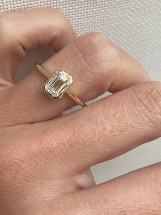 10k 0.95 carat emerald cut lab diamond ring size 7