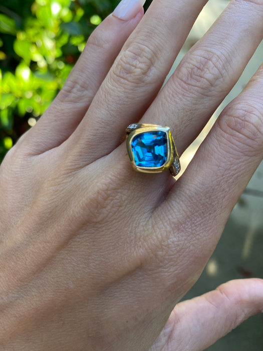 Vintage 14K Gold Sky Blue Topaz & Diamond Bezel Set Ring – Size 7.5
