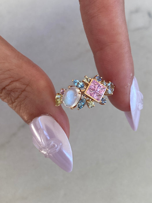 Vintage 18K Rose Gold Invisible Set Sapphire & Moonstone Gemstone Ring