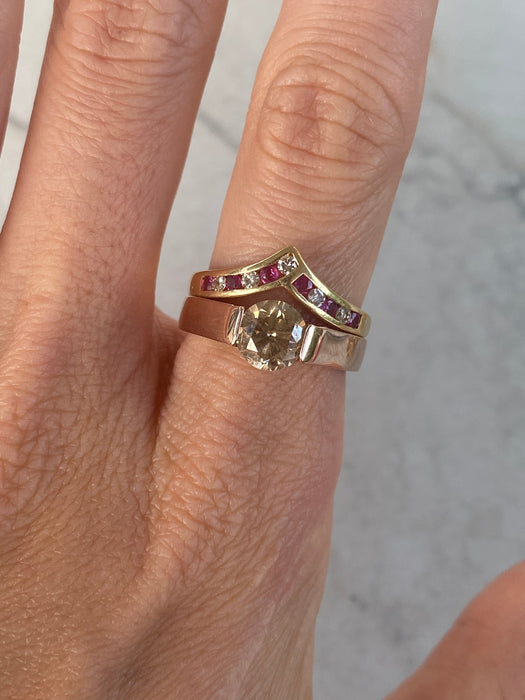 Vintage 18K Gold Ruby & Diamond Chevron Ring