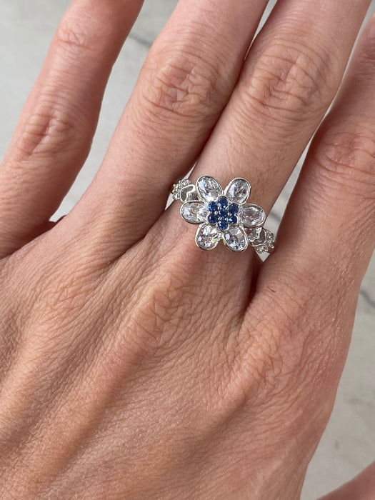 Vintage 18K White Gold Blue & White Sapphire Flower Diamond Ring – 1.85 TCW Sapphires