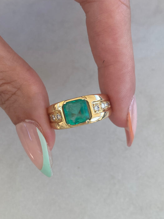 Vintage 18K Gold Emerald & Diamond Ring