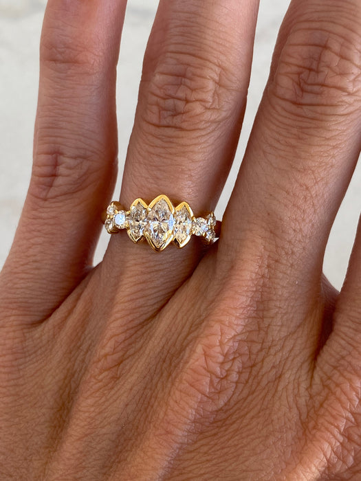 Vintage 18K Gold 1.06 CTW Natural Diamond Marquise Ring