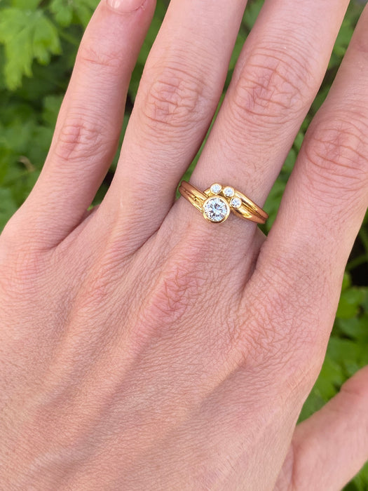 Vintage 18K Gold Bezel Diamond Ring Size 6.75