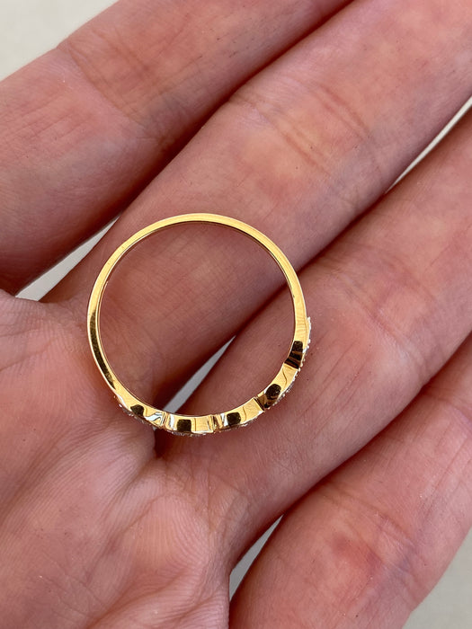 14K Gold Scalloped Diamond Ring