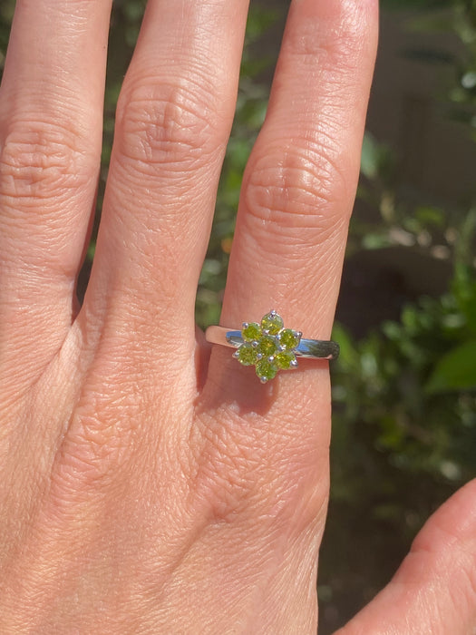 Vintage 14K White Gold Yellow Diamond Flower Ring – 0.90 TCW – Size 6.5