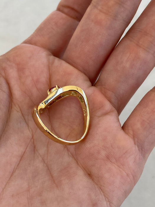 Vintage 18K Gold Ruby & Diamond Chevron Wave Ring
