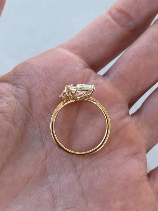 14K Curved 1.63 TCW Pear & Round Lab Diamond Ring