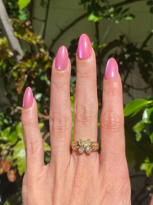 Vintage 18k Gold Diamond Clover Flower Ring
