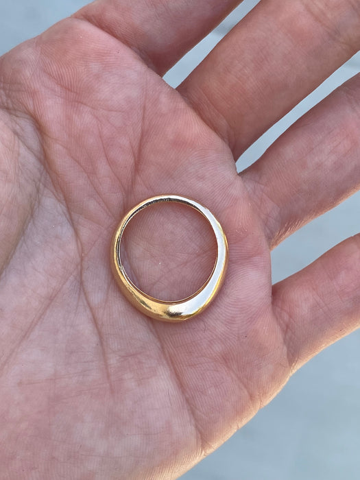 18K Gold Curved Band Ring – Size 5.75