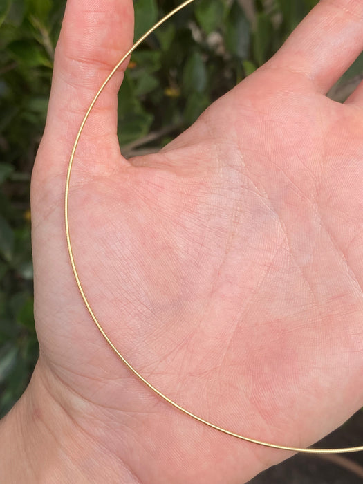 14K Gold Wire Round Omega Collar Necklace (Adjustable 16–18”)