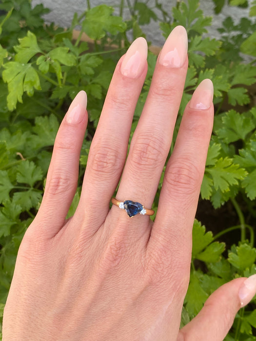 Vintage 18K Blue Sapphire & Diamond Heart Ring Size 6.5