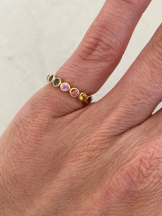 14K Gold Bezel Set Rainbow Sapphire Pinky Ring – 1.05 TCW Sapphire – Size 1.5