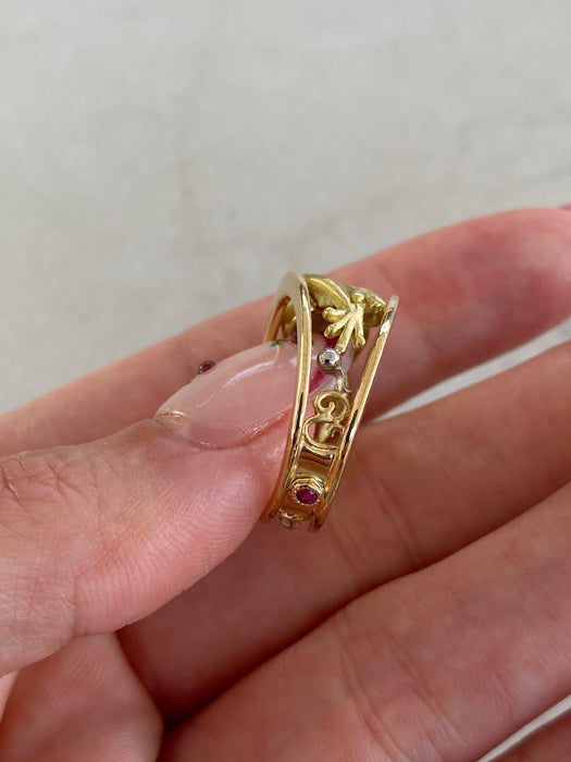 Vintage 18K Gold Frog Ring with Ruby & Blue Diamond Eyes