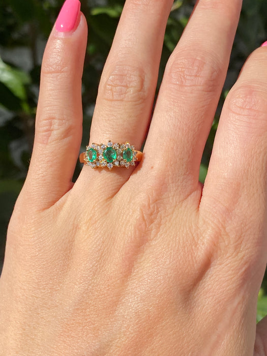 18k emerald diamond ring size 6