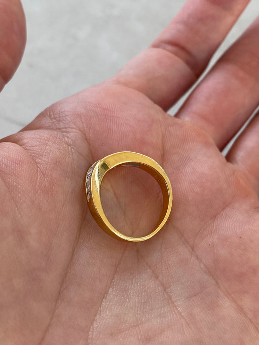 Vintage 18K Chevron Baguette Diamond Ring