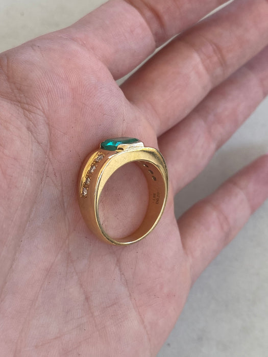 Vintage 18K Gold Emerald & Diamond Ring