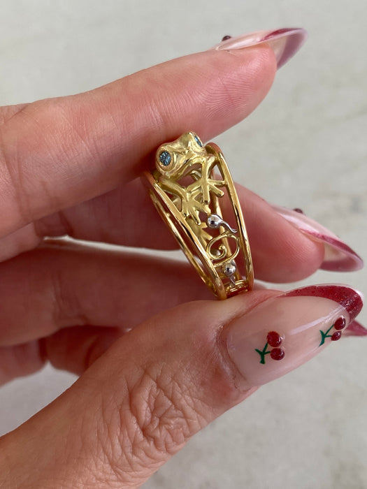 Vintage 18K Gold Frog Ring with Ruby & Blue Diamond Eyes
