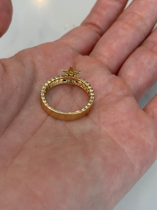 14K Gold Ribbed Star Ring with Diamond Center